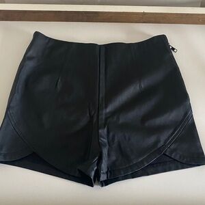 Elegant Black Faux Leather Women's Skorts